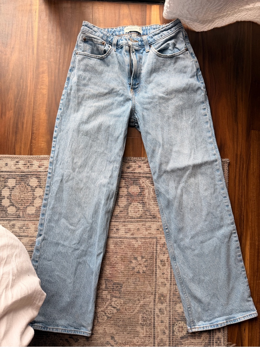 Abercrombie & Fitch Light Blue Straight-Leg curve love Jeans